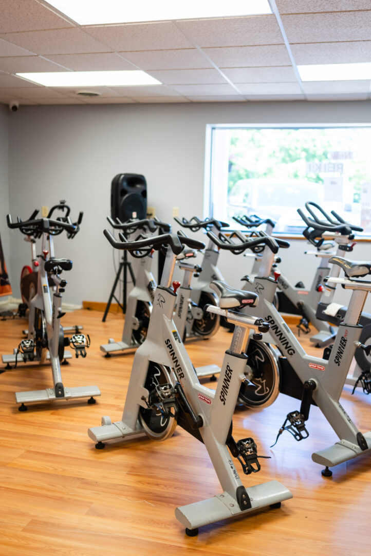 A room filled with lots of stationary bikes.